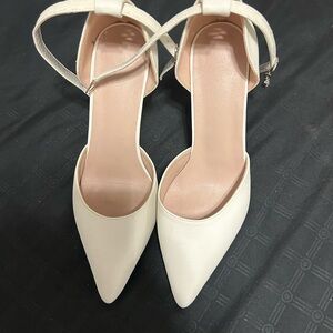 Elegant Cream Pointed Toe Heels